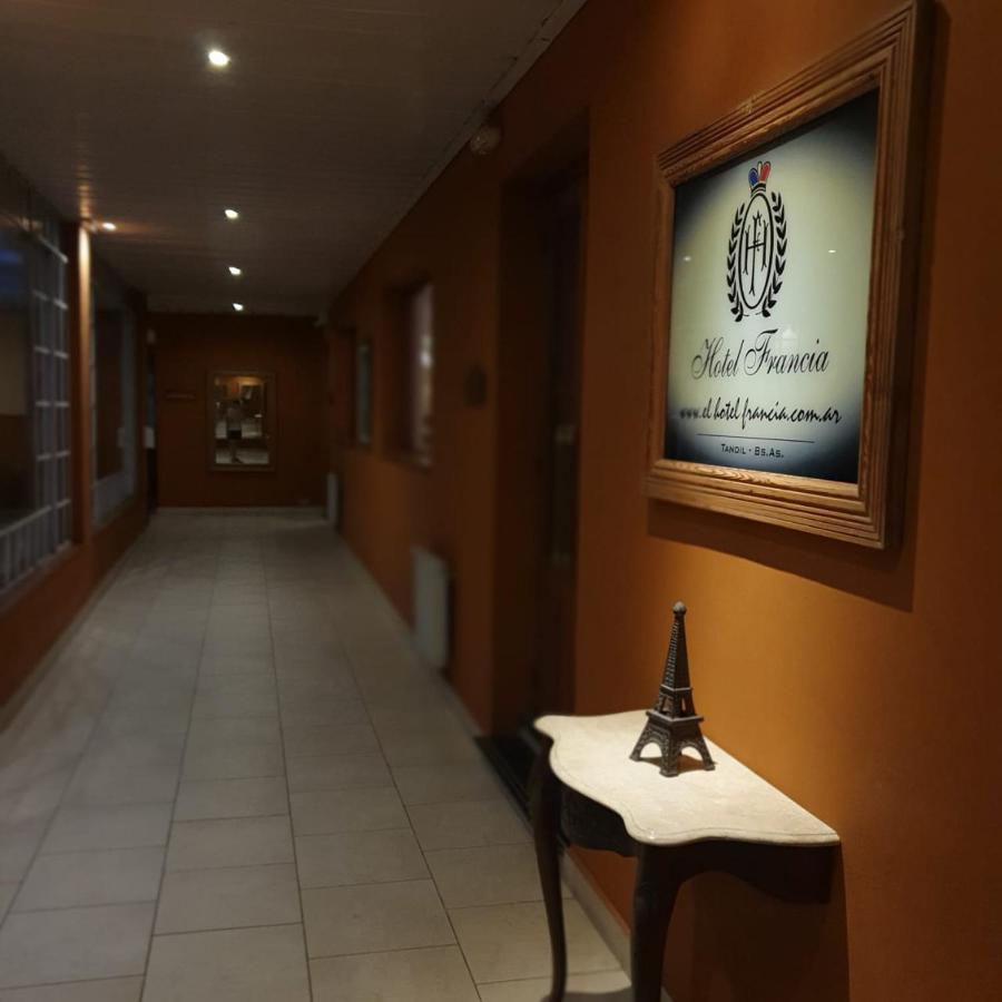 Hotel Francia Tandil Bagian luar foto