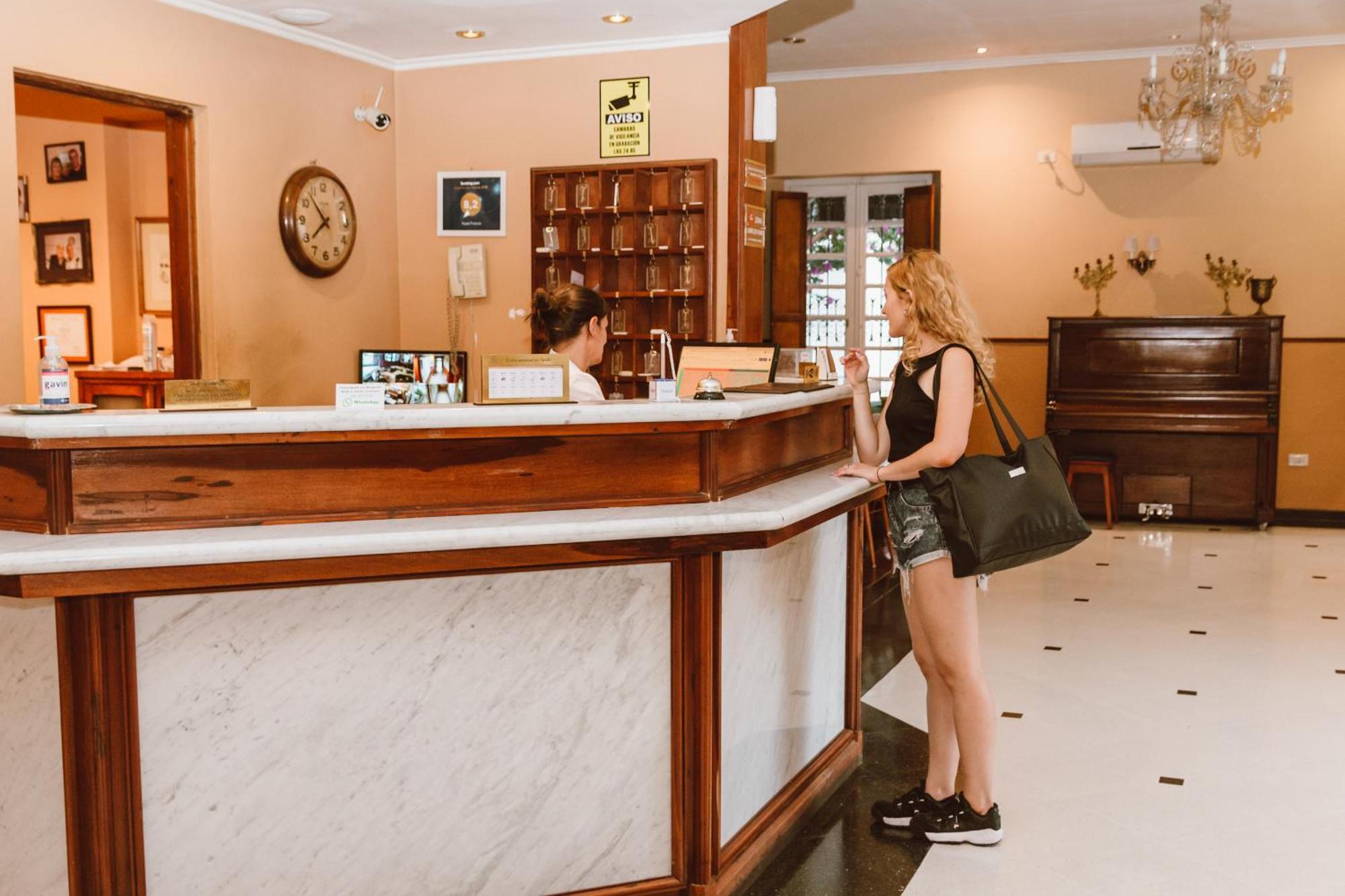 Hotel Francia Tandil Bagian luar foto