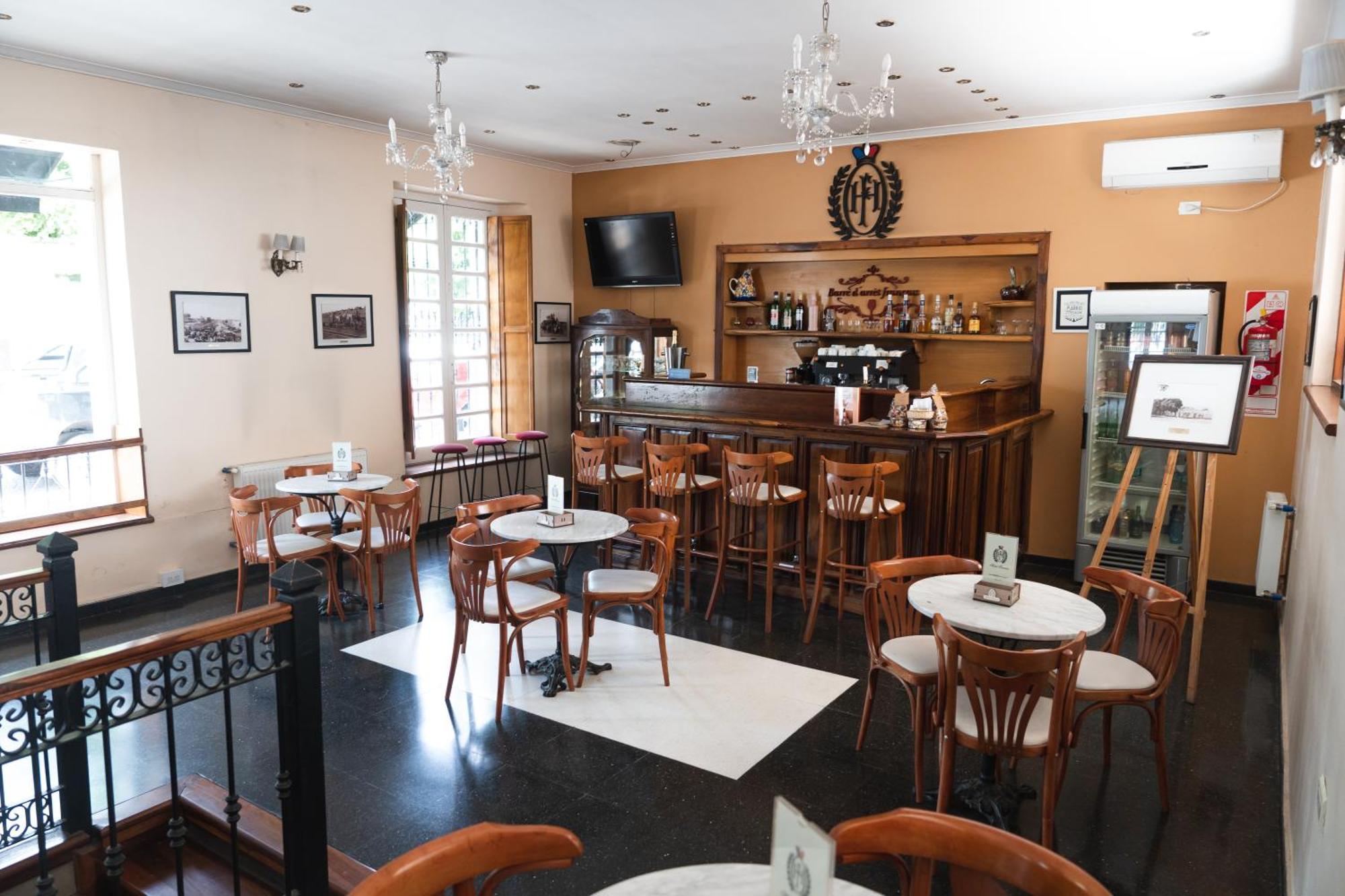 Hotel Francia Tandil Bagian luar foto