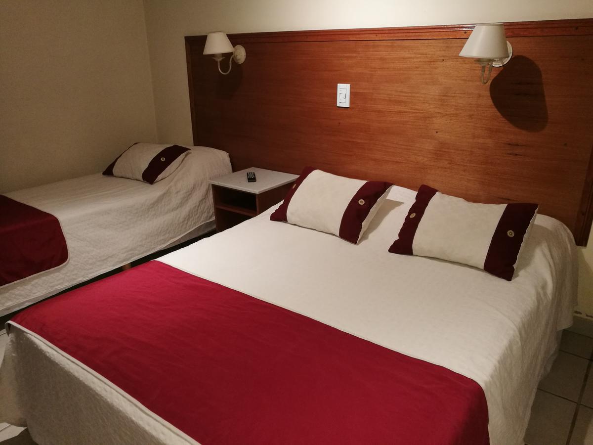Hotel Francia Tandil Bagian luar foto